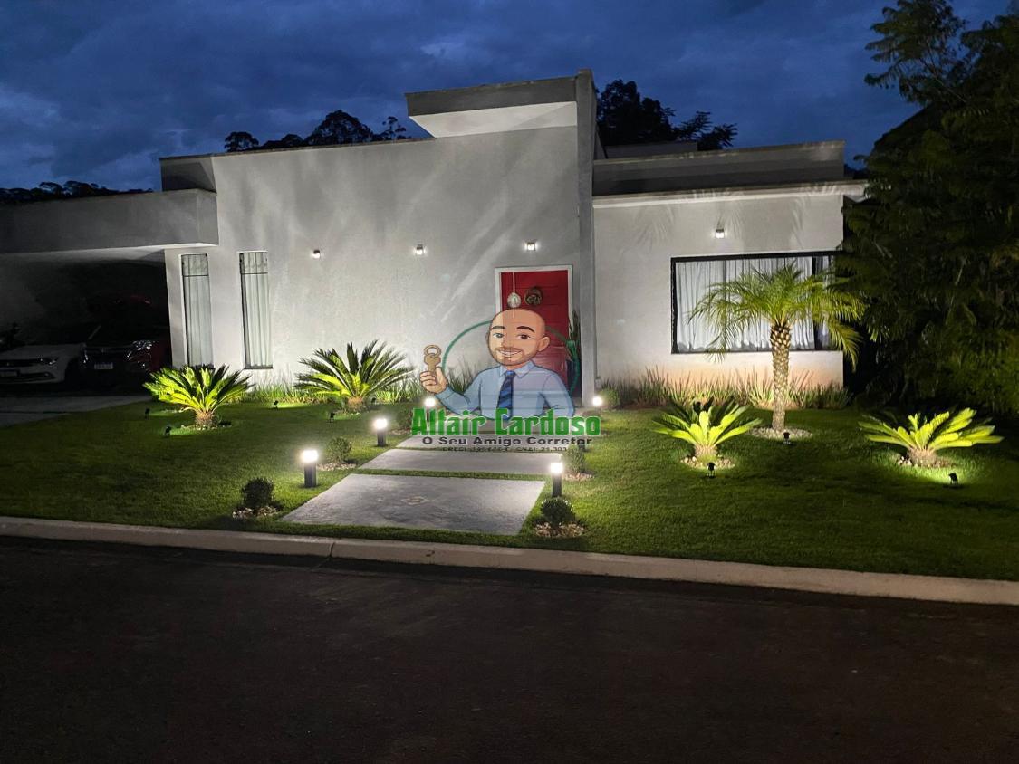 Casa de Condomínio à venda com 4 quartos, 300m² - Foto 1
