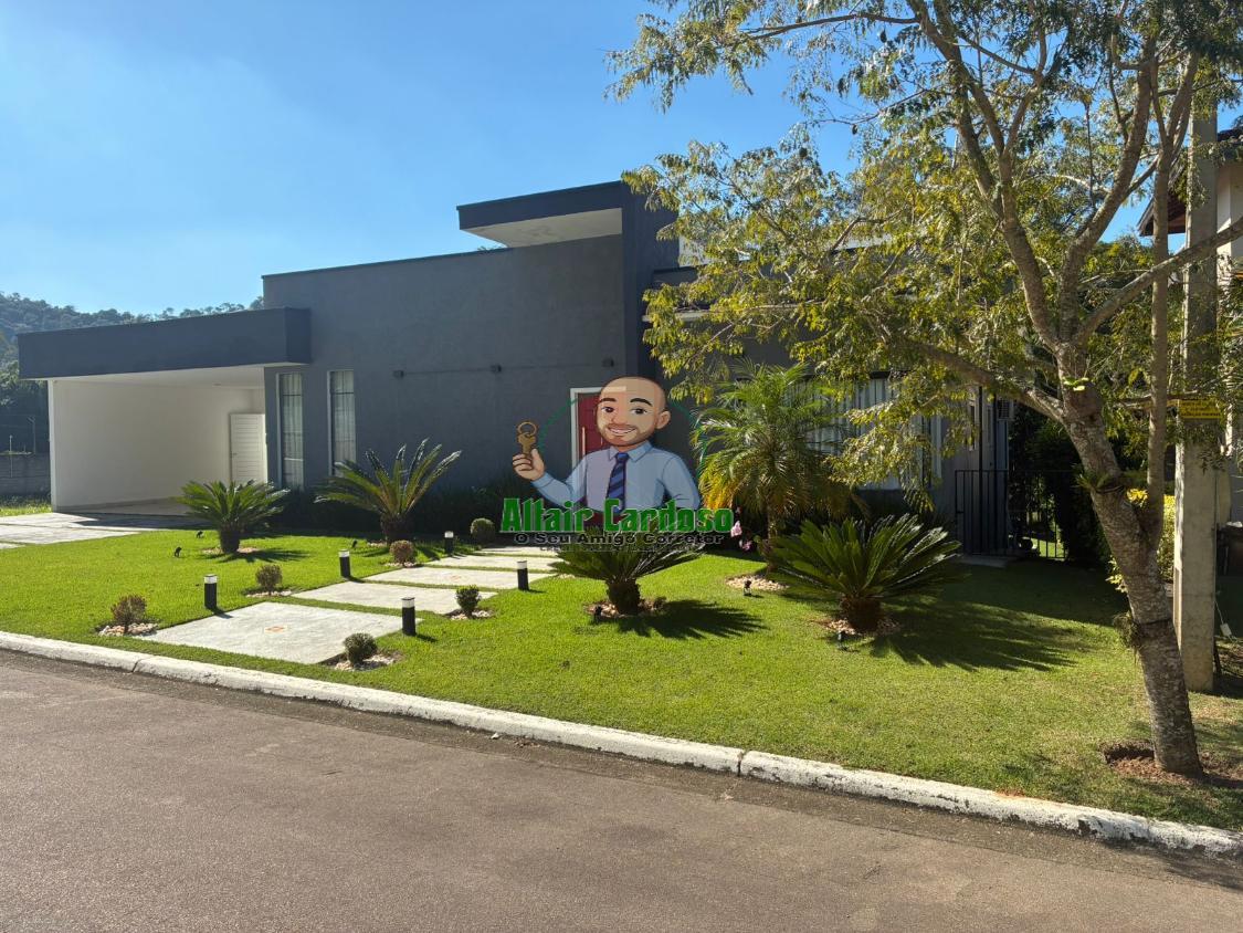 Casa de Condomínio à venda com 4 quartos, 300m² - Foto 2