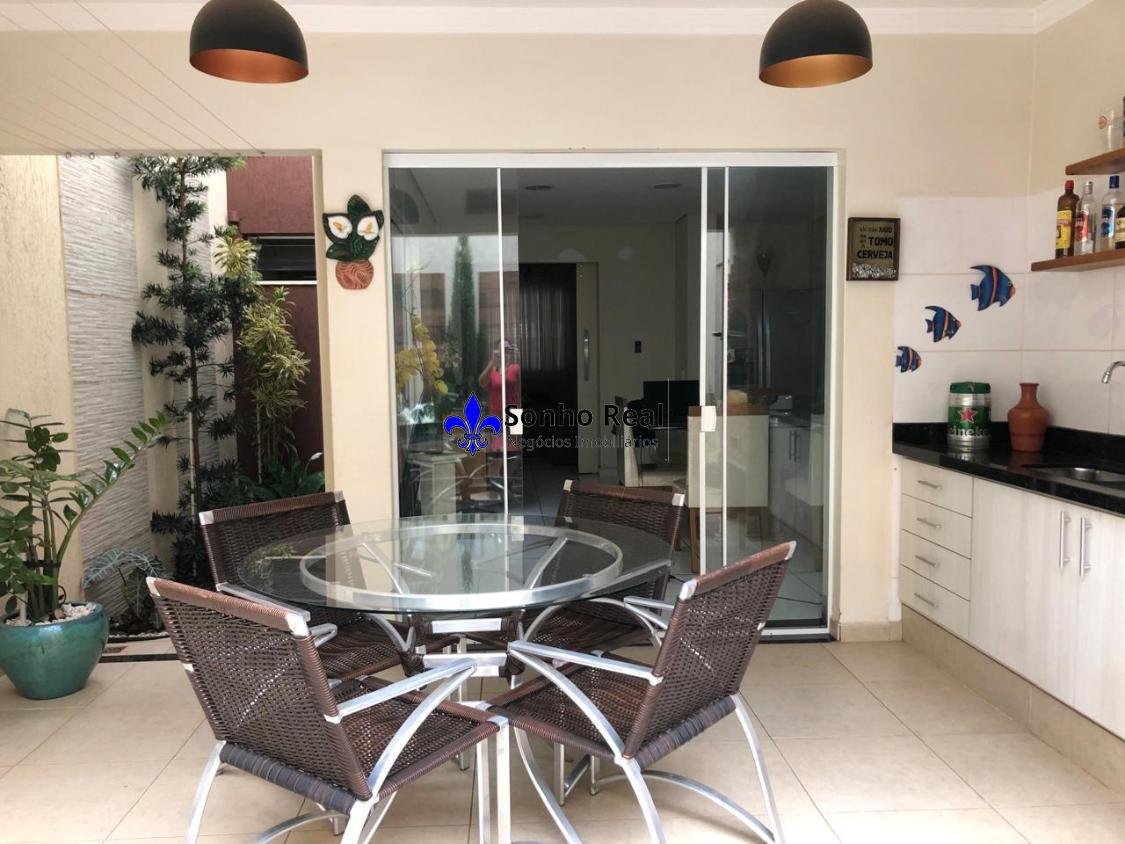 Casa, 3 quartos, 172 m² - Foto 1