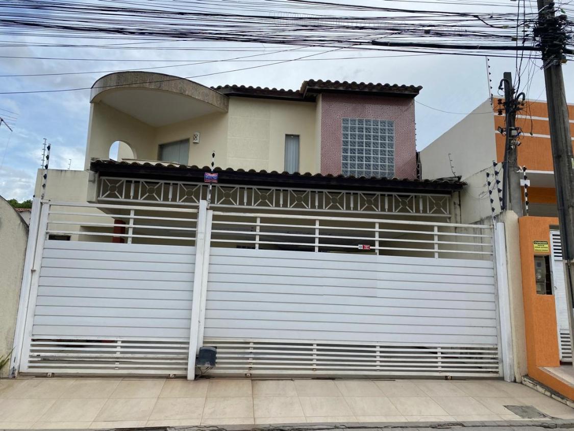 Casa, 4 quartos, 240 m² - Foto 1