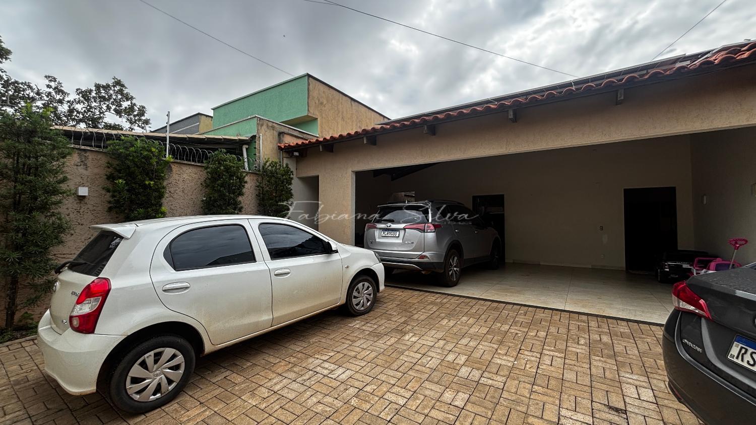 Casa, 4 quartos, 220 m² - Foto 1