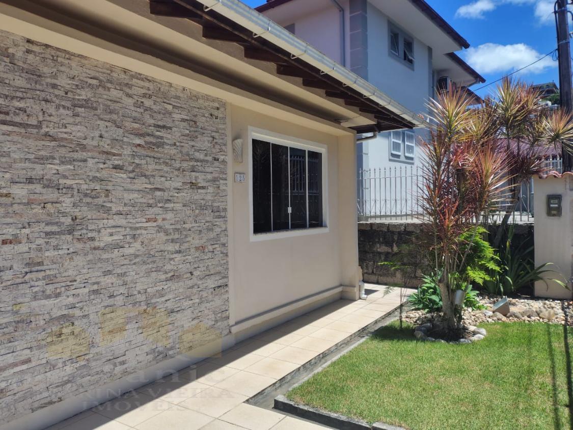 Casa, 4 quartos, 220 m² - Foto 1