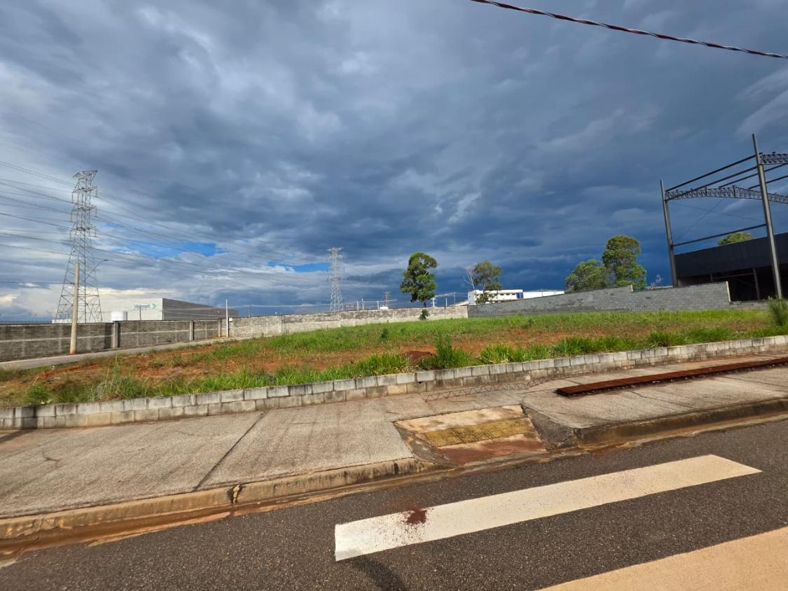 Loteamento e Condomínio, 1684 m² - Foto 1