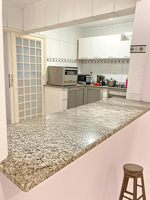 Casa, 4 quartos, 195 m² - Foto 1