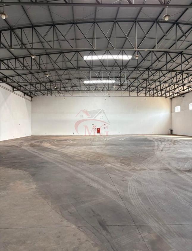 Barracão Comercial / Industrial 1.200m² Vicinal João Parise (2 escritorios e 2 banheiros)