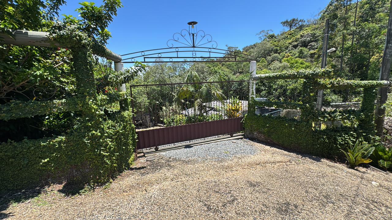 Sítio, 4 quartos, 2000 m² - Foto 1