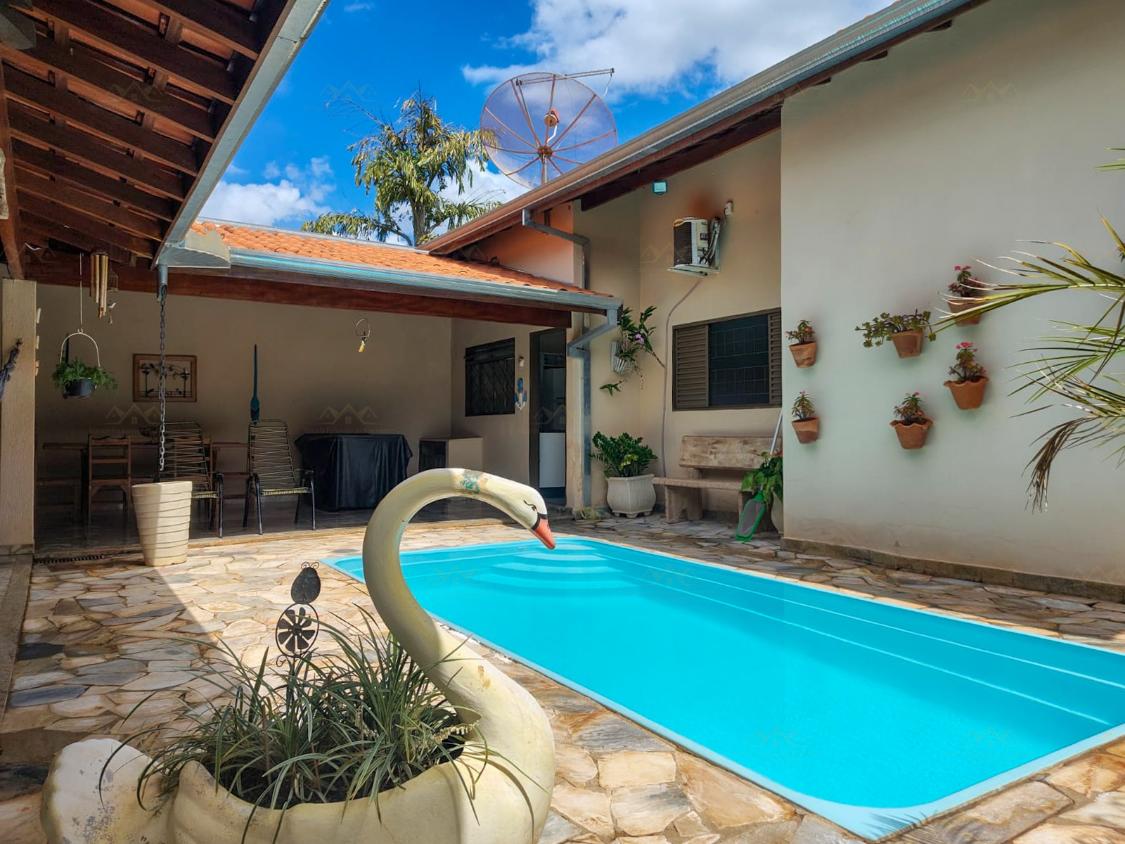 Chácara, 3 quartos, 1700 m² - Foto 1