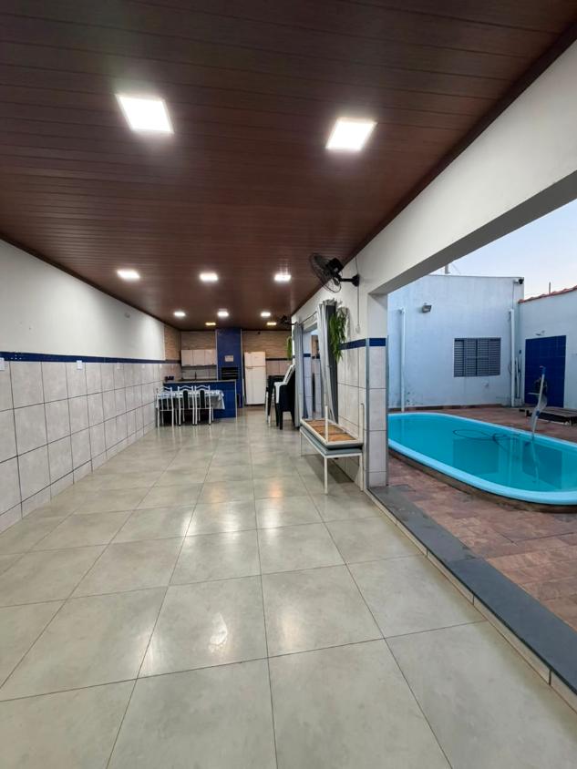Prédio Inteiro - Foto 1
