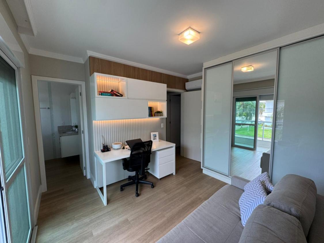 Casa, 4 quartos, 204 m² - Foto 1