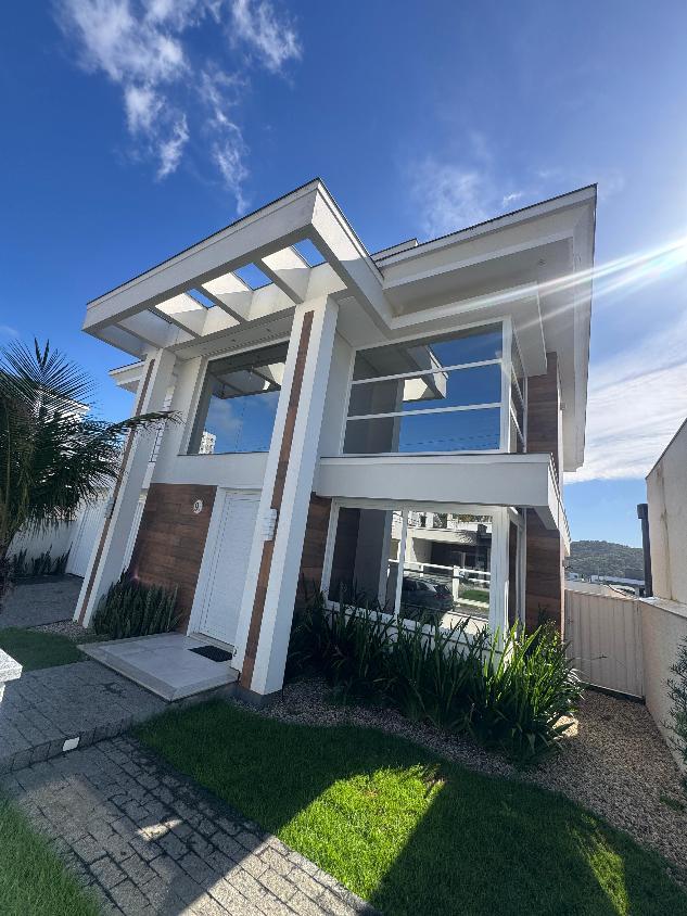 Casa, 4 quartos, 330 m² - Foto 1