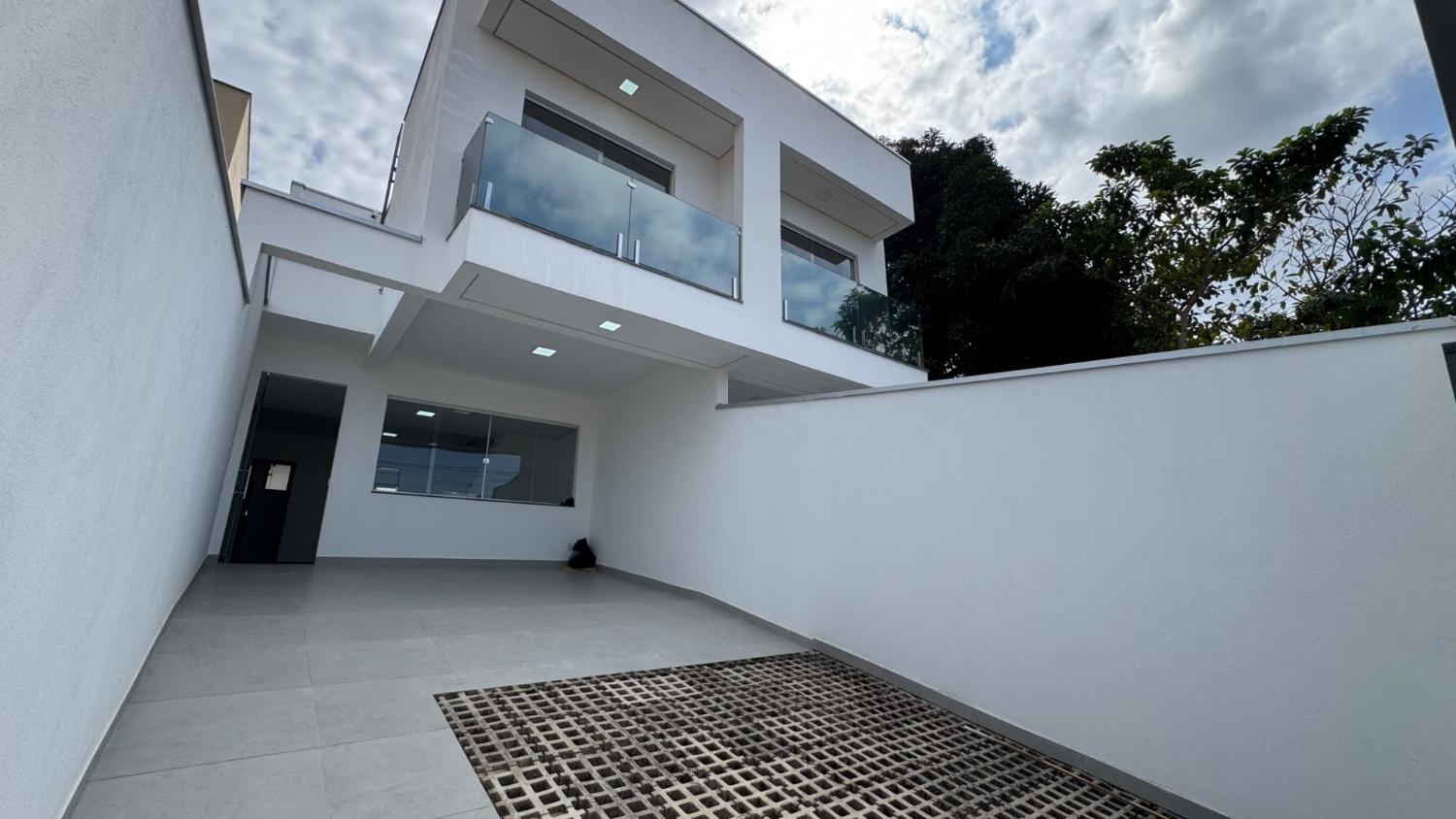 Casa à venda em Cidade Verde, Santana do Paraíso | 3 dorms, suíte, 135m²
